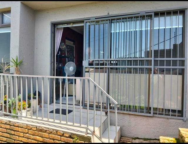 3 BEDROOM CLUSTER FOR SALE IN RIDGEWAY A